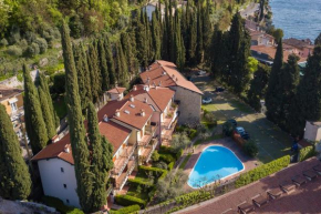 Borgo Degli Ulivi with shared pool - Happy Rentals Toscolano Maderno